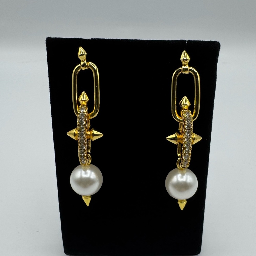 🚨FINAL PRICE🚨 Titan Pearl Earrings - Picture 7 of 8